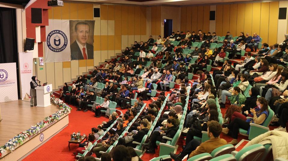 Aydın'da "Gençlik Politika Belgesi Vizyon Çalıştayı" düzenlendi