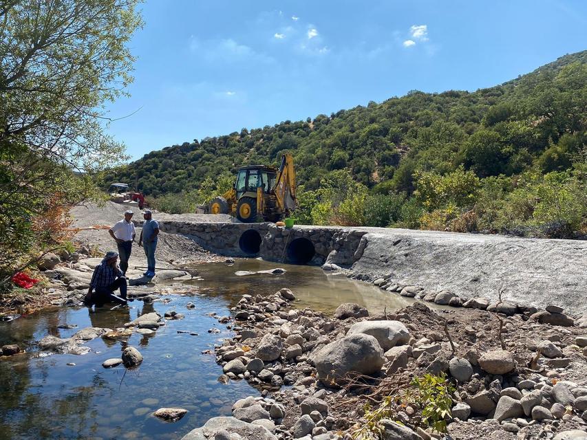 YUNUSEMRE'DE ARAZİ YOLLARINDA ULAŞIM KOLAYLAŞIYOR