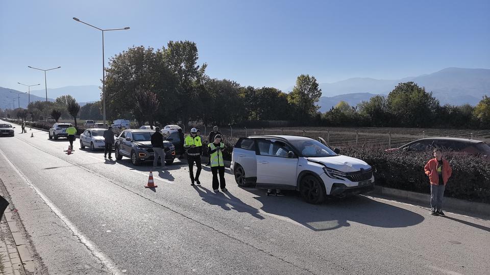 BURSA'DA ZİNCİRLEME KAZA: 6 YARALI