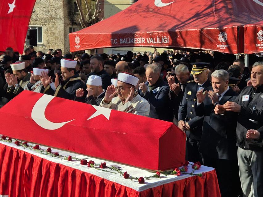 Şehit polis memuru son yolculuğuna uğurlandı