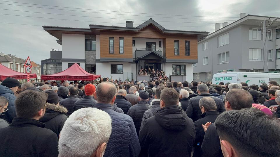 "BİZ YANIYORUZ, İTFAİYE GÖNDERİN" YANGIN FACİASINDA YÜREK YAKAN DETAYLAR GÜLTEKİN AİLESİ İÇİN BABA EVİNDEN HELALLİK ALINDI