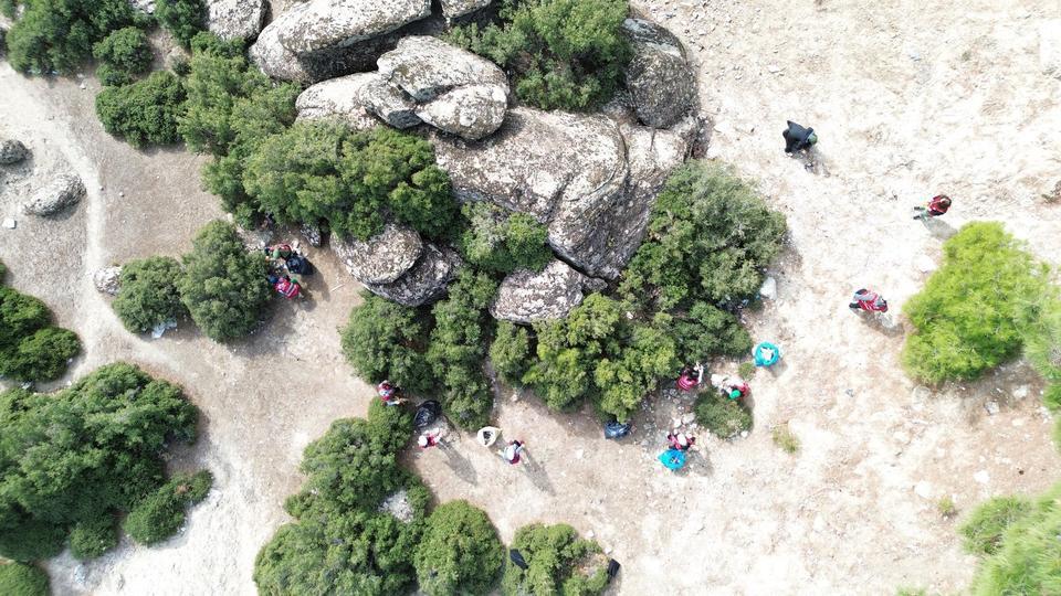 KAVŞİT YAYLASI'NDA ORMANLAR ÇÖPTEN ARINDIRILDI