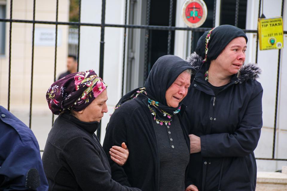 BALDIZ VE KURYE CİNAYETİNDE BİRİ AĞIRLAŞTIRILMIŞ, ÜÇ MÜEBBET HAPİS TALEBİ SAVCI, BOYACI İÇİN ALİ DİKEN'İ 'TASARLAYARAK ÖLDÜRME SUÇU'NDAN AĞIRLAŞTIRILMIŞ MÜEBBET HAPİS TALEP EDERKEN, SANIĞA AYRICA ZEYNEP ECE AKSAY'I ÖLDÜRME SUÇUNDAN DA ÖMÜR BOYU HAPİS İSTEDİ DURUŞMA SAVCISI, SANIĞIN EŞİ İ.B.'YE DE ZEYNEP ECE AKSAY'A YÖNELİK ÖLDÜRME FİİLİNDEN DOLAYI MÜEBBET TALEP EDERKEN, YİNE İ.B.'NİN ALİ DİKEN'İN ÖLDÜRÜLMESİNE YARDIM ETME SUÇUNDAN DA CEZA ALMASINI İSTEDİ