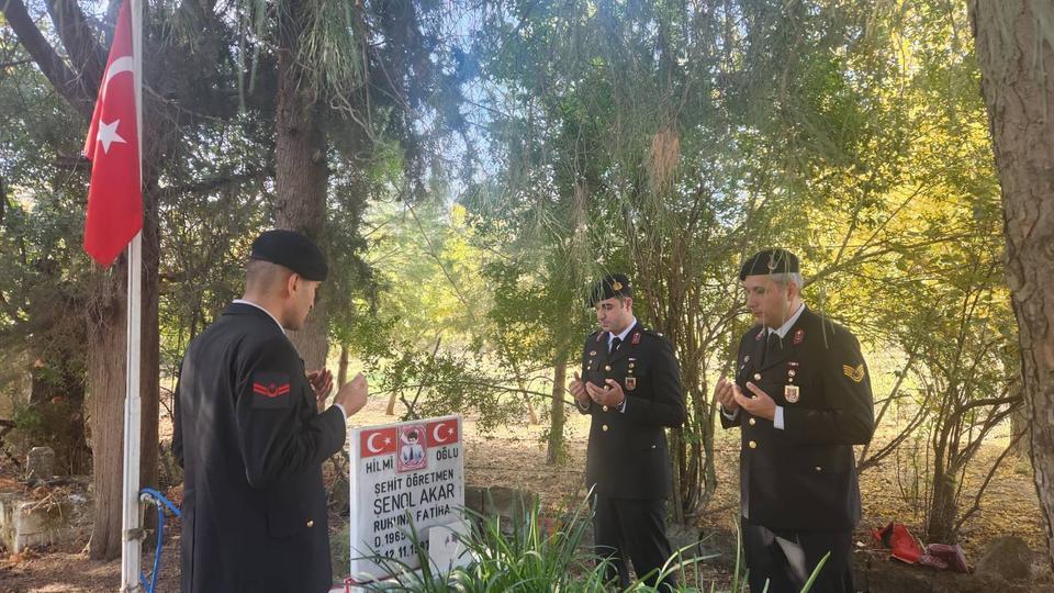 Aydın'da ilk şehit öğretmen kabri başında anıldı