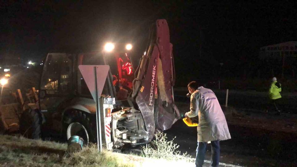 TEKİRDAĞ’DA FECİ KAZA... OTOMOBİL İŞ MAKİNESİNE ARKADAN ÇARPTI: 5 ÖLÜ (HÜSEYİN TAYYAR/TEKİRDAĞ-İHA)