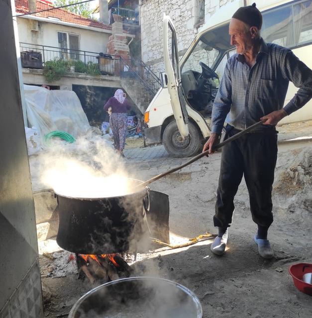 Şifa kaynağı pekmez kaynatılmaya başlandı