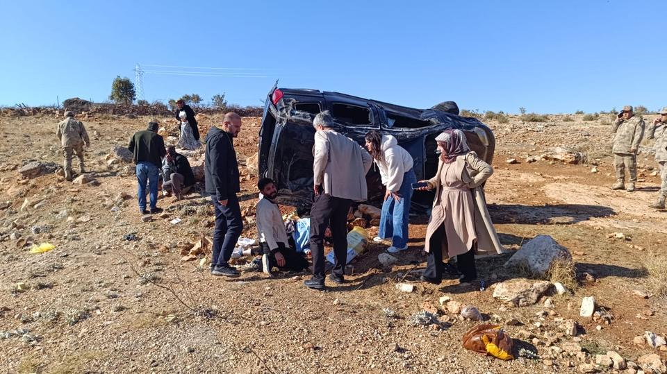 MARDİN'DE OTOMOBİL TAKLA ATTI: 3 ÖLÜ, 5 YARALI