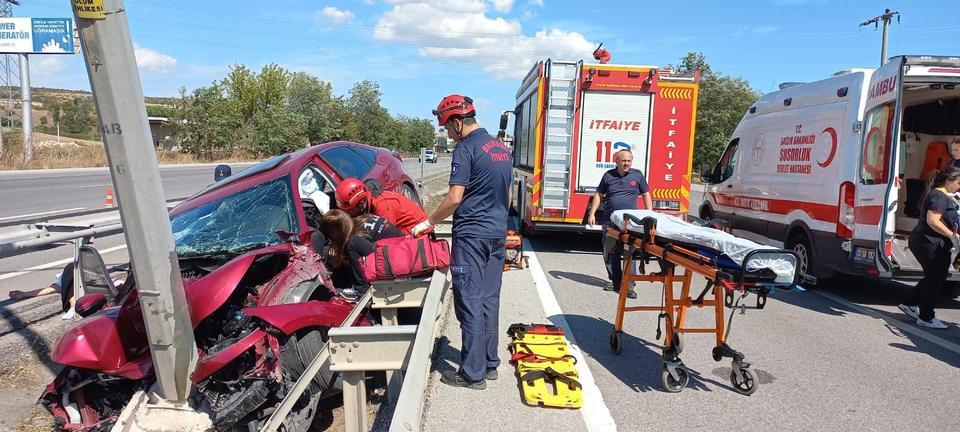 SUSURLUK'TA OTOYOLDA TRAFİK KAZASI; 3 YARALI