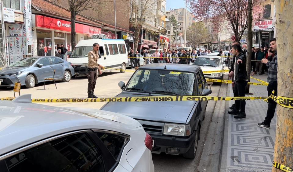 MUHTARLIK KAVGASINDA SİLAHLA VURULAN KİŞİ HAYATINI KAYBETTİ