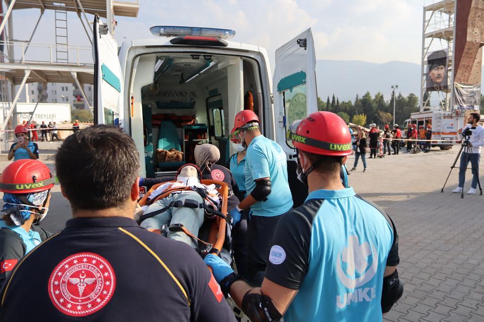 3'ÜNCÜ YILINDA İZMİR DEPREMİ, TATBİKATLA ANILDI