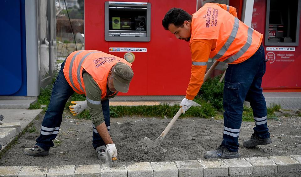 KUŞADASI BELEDİYESİ İLÇE GENELİNDE TEMİZLİK ÇALIŞMALARINA DEVAM EDİYOR