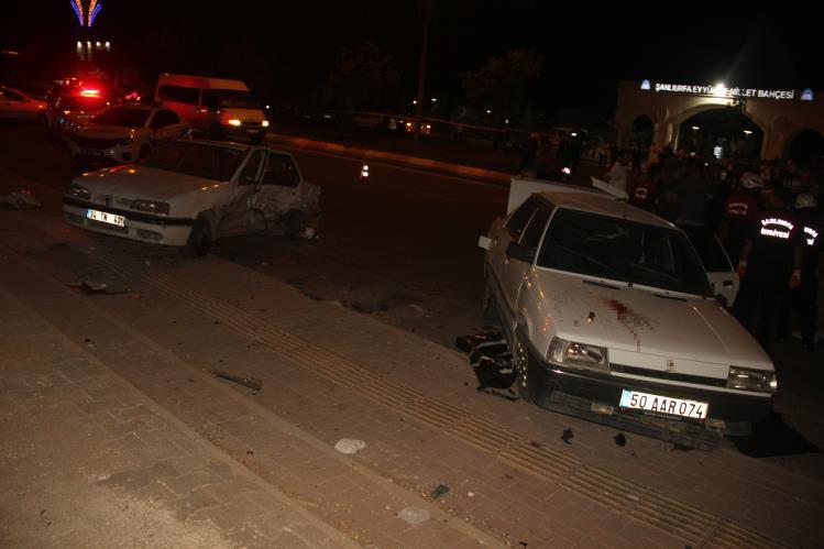 ŞANLIURFA'DA FECİ KAZA: 5 ÖLÜ, 3 YARALI OTOMOBİL PARKA GİDEN KALABALIĞIN ARASINA DALDI KAZADA 5 ÇOCUK HAYATINI KAYBEDERKEN, 3 KİŞİ İSE AĞIR YARALANDI