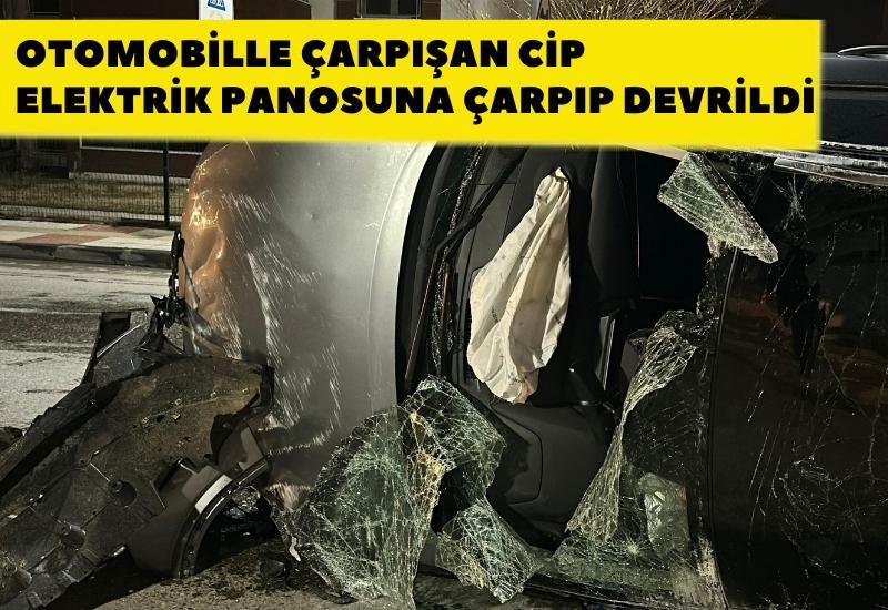 Otomobille çarpışan cip elektrik panosuna çarpıp devrildi