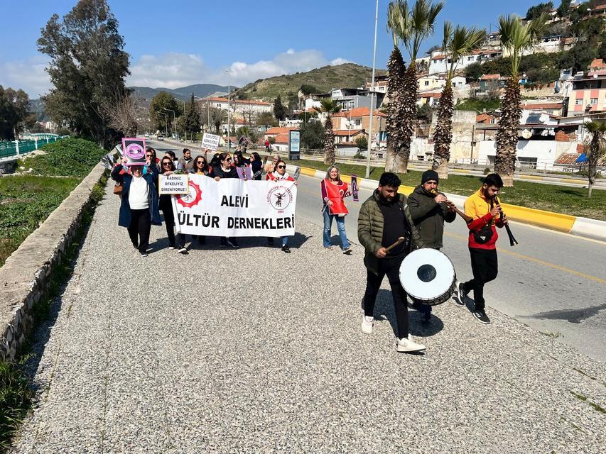 Söke’de 8 Mart coşkusu: Davullu zurnalı kutlama