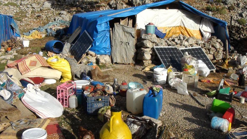 ANTALYA'DA YÖRÜKLERİN YAYLADAN DÖNÜŞÜ BAŞLADI YÖRÜKLER, HAVALARIN SOĞUMASIYLA DÖNÜŞ HAZIRLIĞINA GEÇTİ