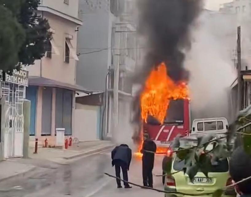 Belediye otobüsü alevlere teslim oldu