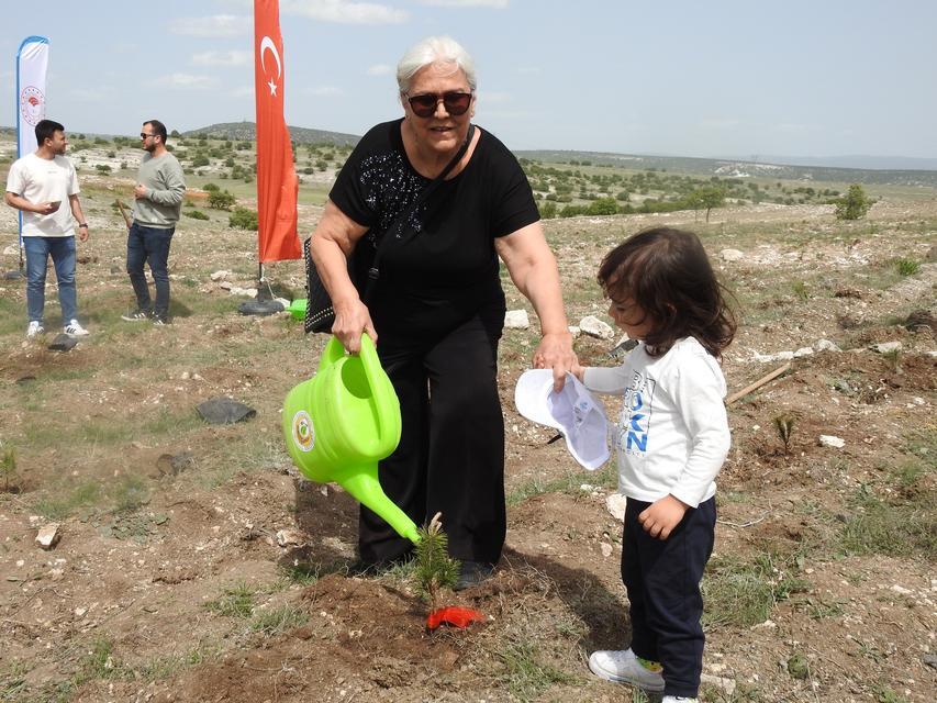 KÜTAHYA'DA AİLE HAFTASINDA AİLE ORMANI TESİS EDİLDİ