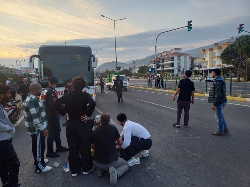 Yolcu otobüsü genç kıza çarptı