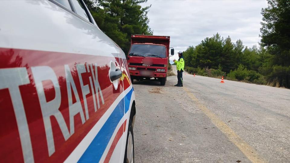 Karacasu’da trafik denetimi: 7 sürücüye ceza kesildi