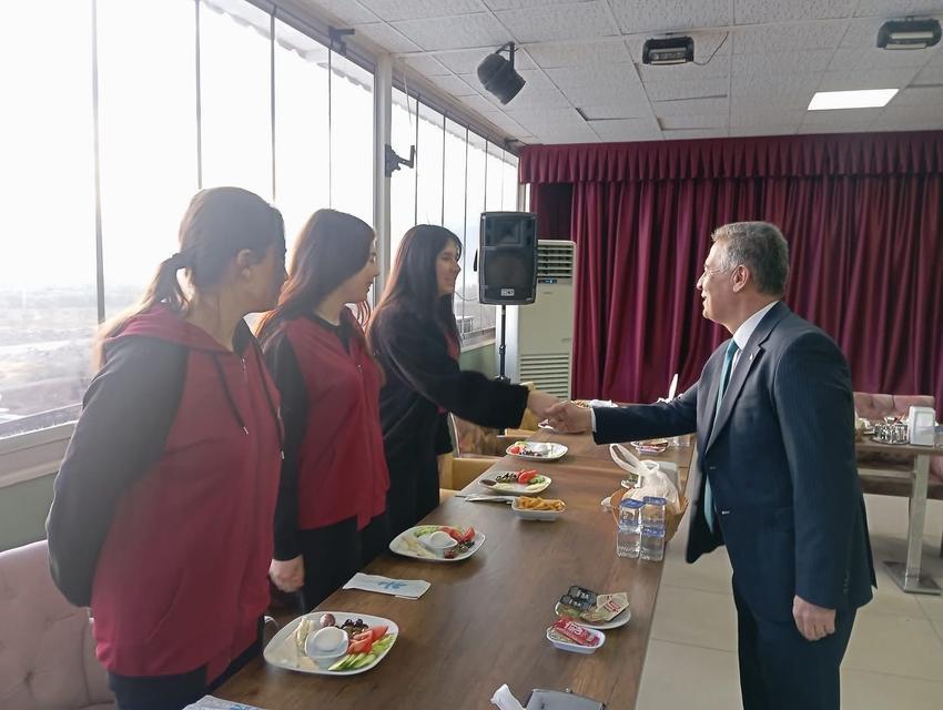 BAŞKAN EROL, BAŞARILI SPORCULARI ONURLANDIRDI