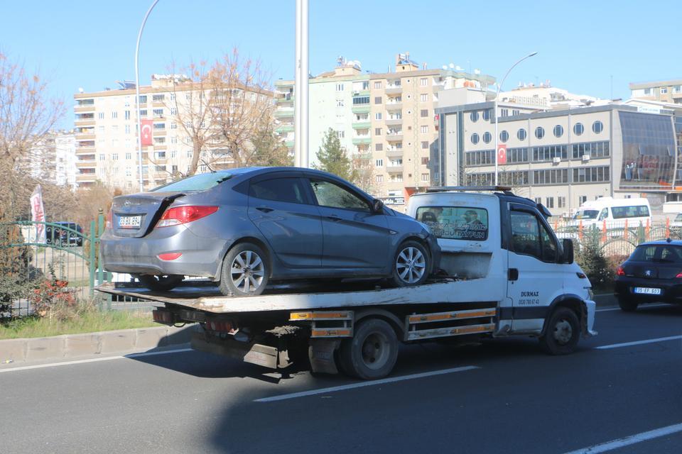 DİYARBAKIR'DA TRAFİK KAZASI: 4 YARALI